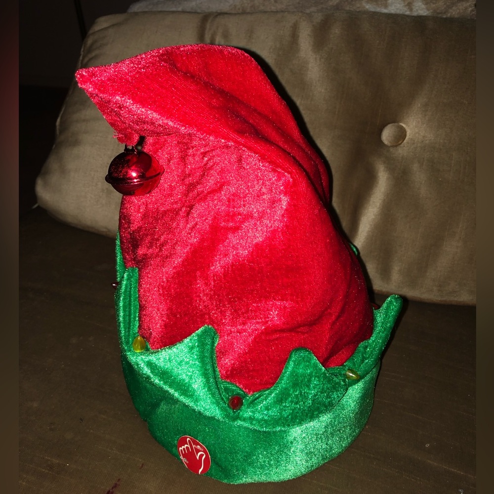 🎄Musical & Dancing Elf Hat- 701 $20 or $15 w/offer